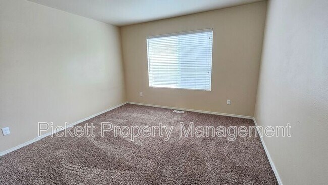 Building Photo - 2369 SW Siskin Cir