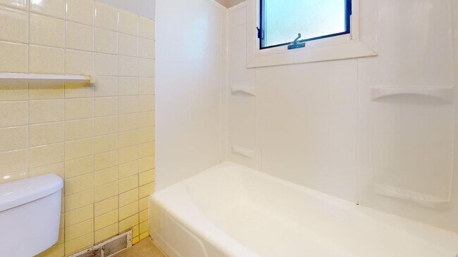 Building Photo - 1288 E 167th St