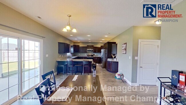 Building Photo - Gorgeous 4 BD/3.5 BA Executive Home w/Spacious Fenced Yard