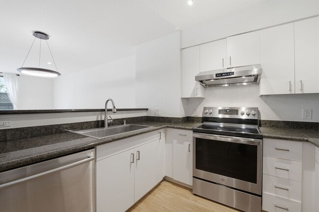 Building Photo - 8100 Oceanview Terrace