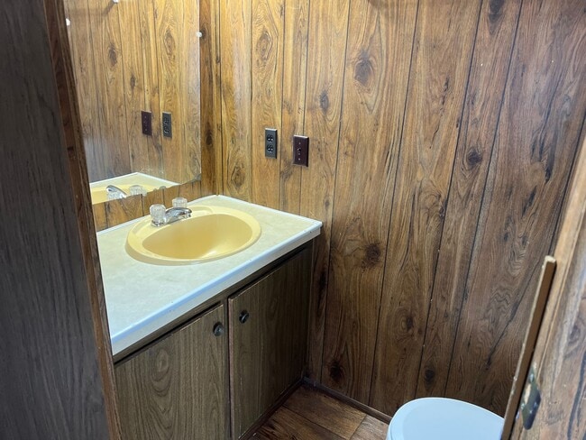 Building Photo - Country living at its BEST ! 2 bedroom 1 1/2 bathroom home