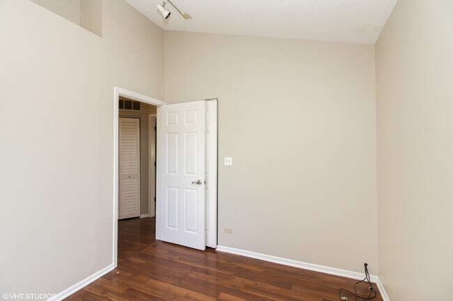 Building Photo - 707 Clearwood Ct