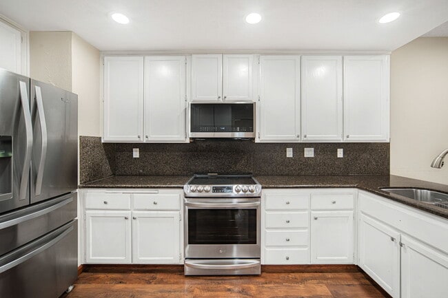 Building Photo - 4560 Benedick Ct