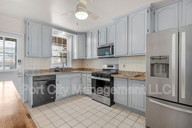 Building Photo - 634 S Curley St