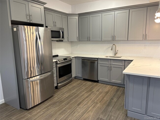 Building Photo - 2 Bay Club Dr