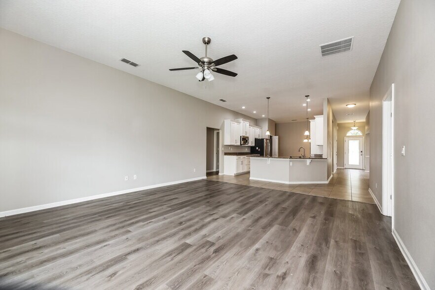 Building Photo - 11025 Snowbrook Ct