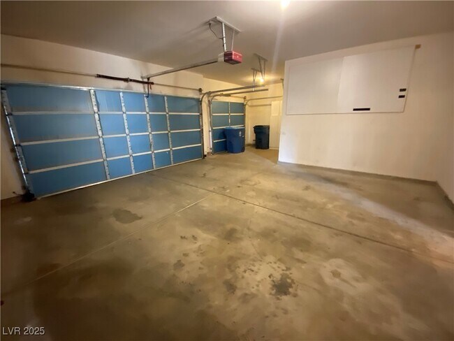 Building Photo - 1317 Woodmore Dr