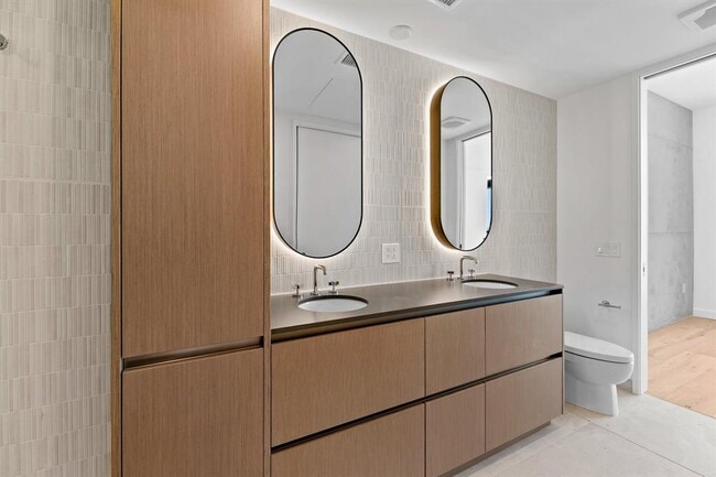 Building Photo - 610 Davis St