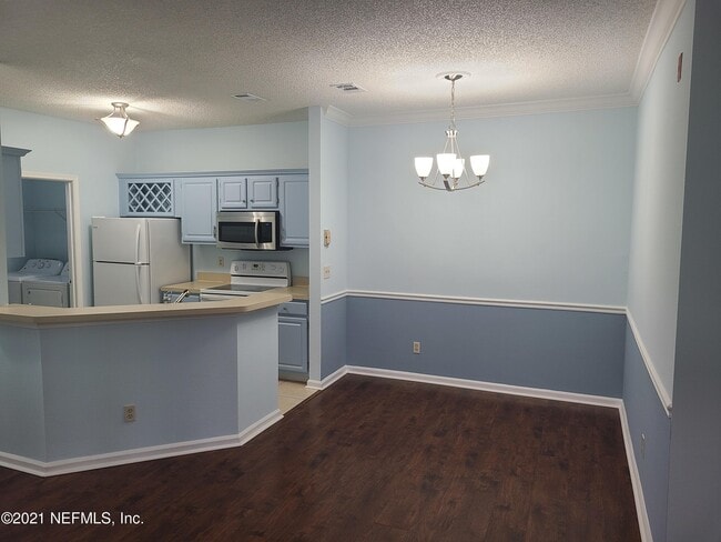 Building Photo - 10000 GATE Pky