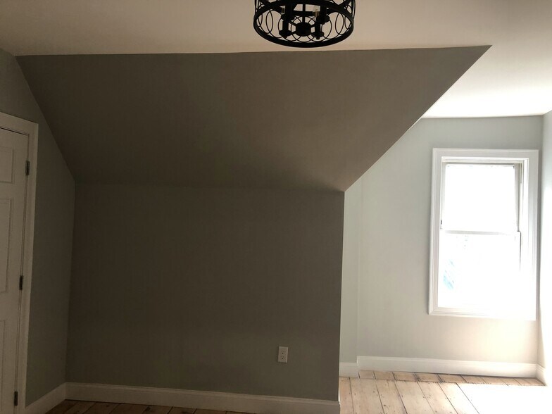 Building Photo - 7 Ashford St