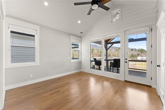 Building Photo - 35 Cottonwood St