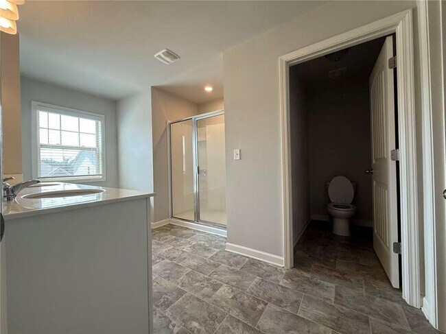 Building Photo - 173 Wayside Terrace