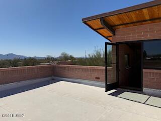 Building Photo - 7040 N Montecatina Dr