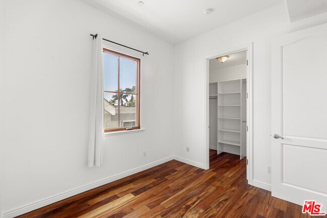 Building Photo - 744 N Alfred St