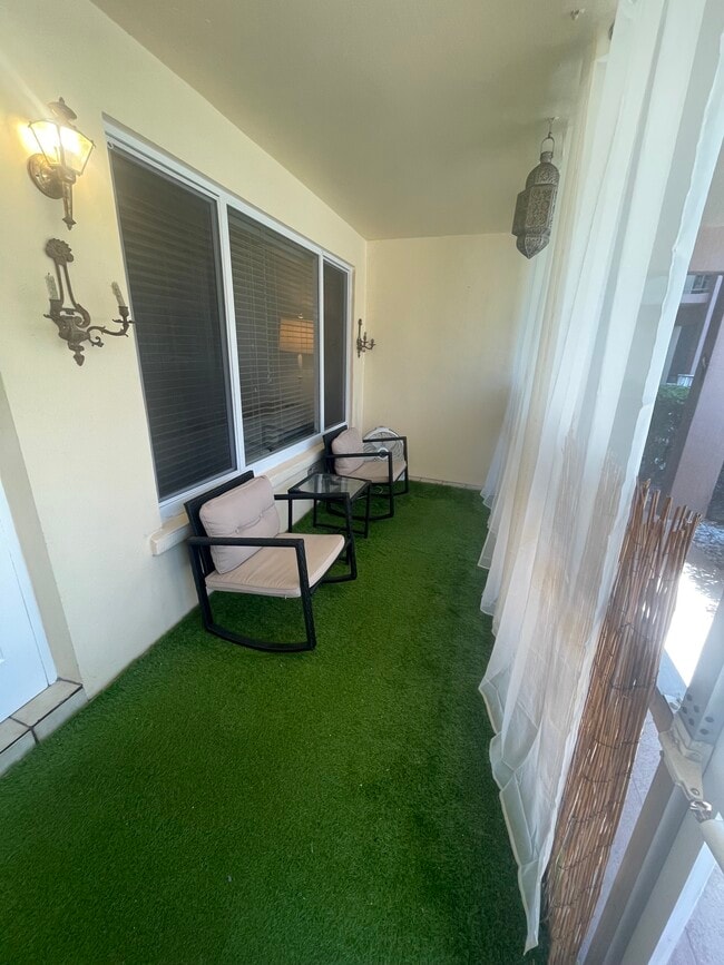 Screened Terrace - 100 SE 6th Ave