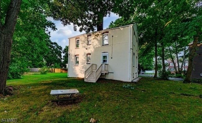 Building Photo - 6 Armstrong St