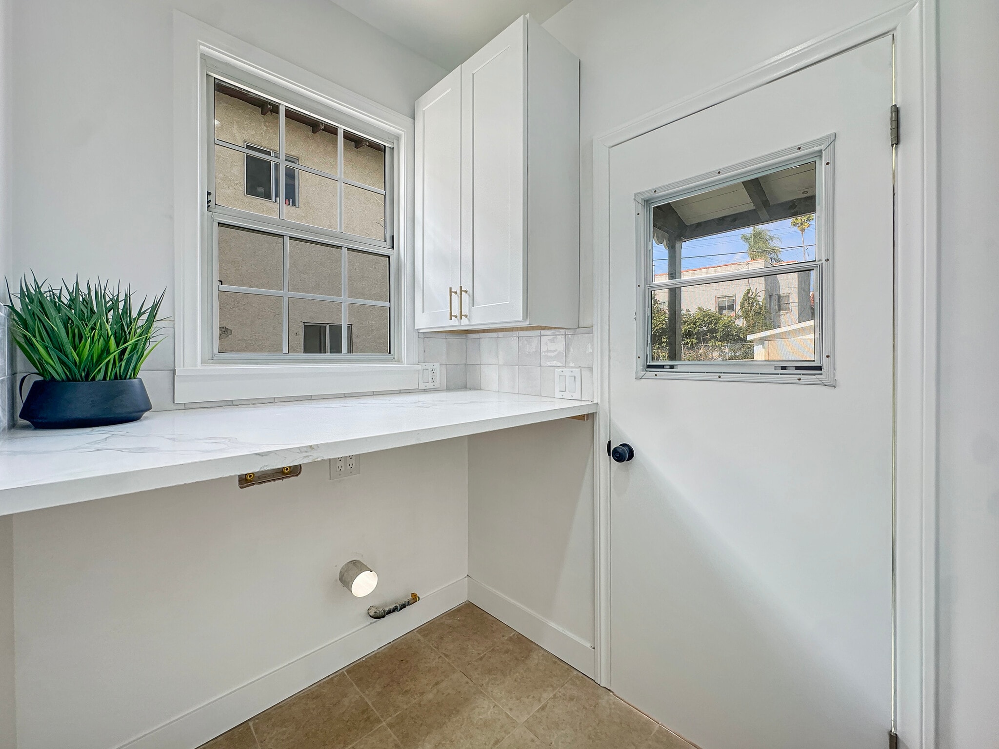 Building Photo - 4523 Saturn St