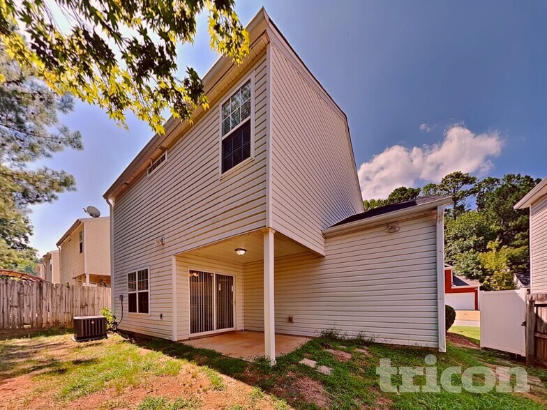 Building Photo - 220 Oak Grove Way