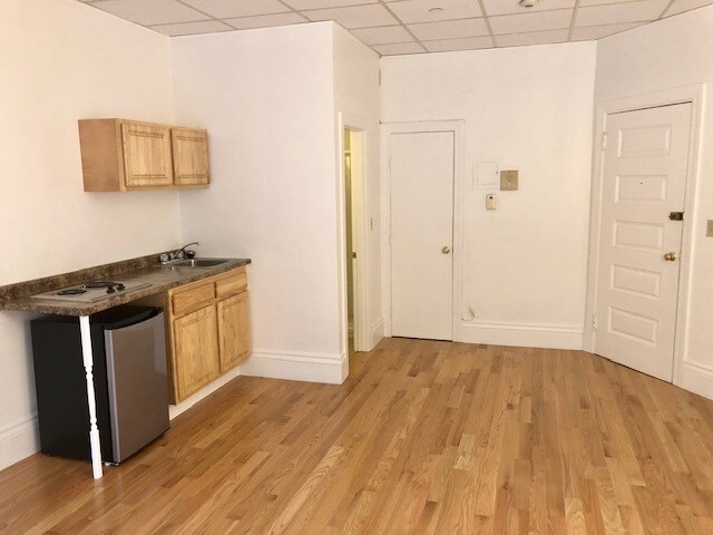 Building Photo - 854 Beacon St