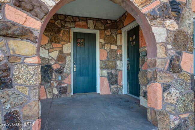 Building Photo - 1701 32nd St