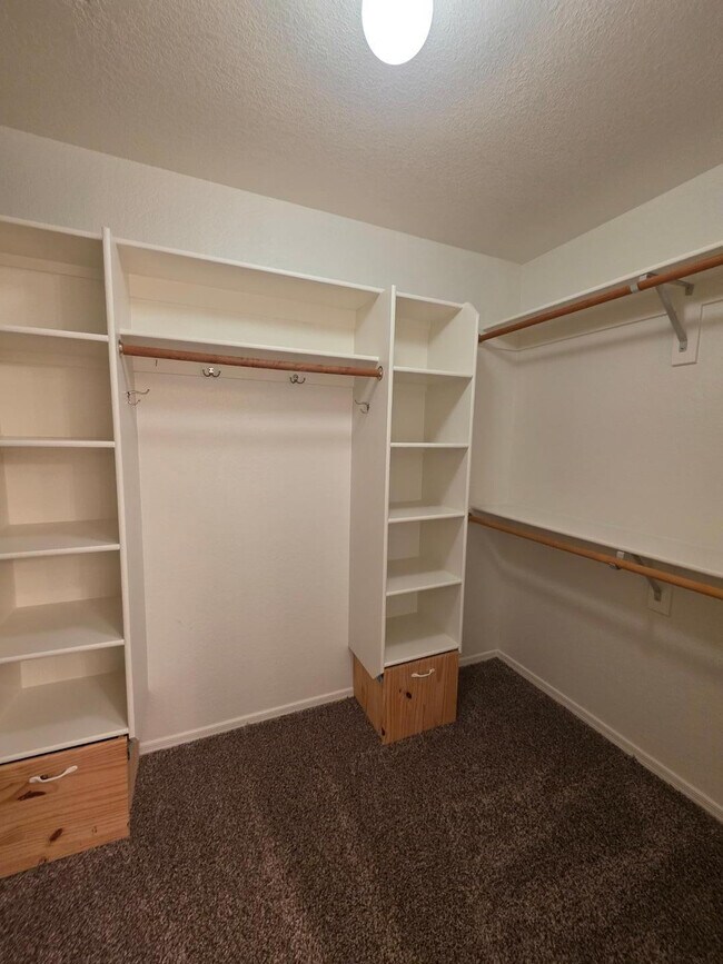 Building Photo - 627 S Azure Dr