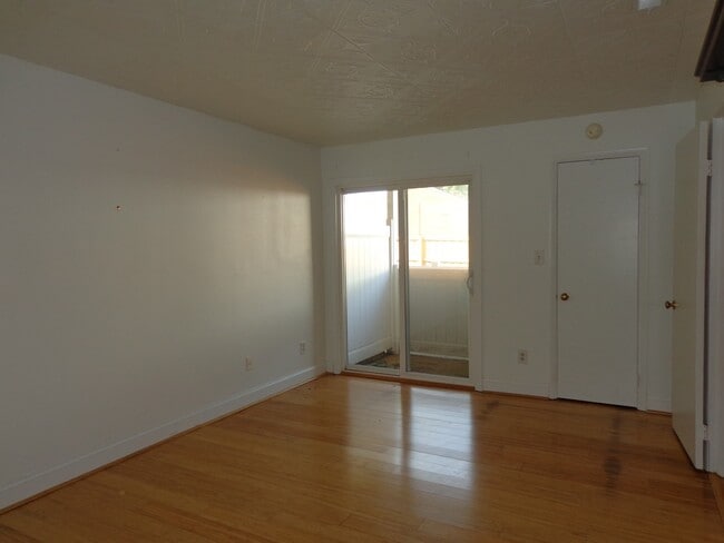 Building Photo - RIVER COVE POINT CONDO