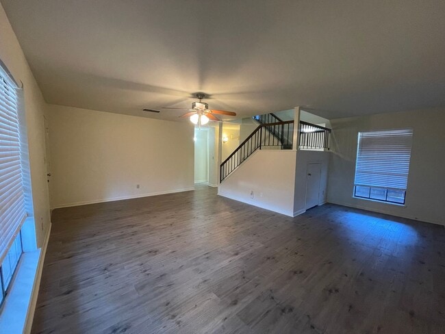 Building Photo - 10101 Carlsbad Dr