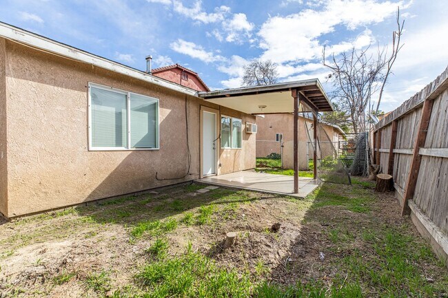 Building Photo - 1435 Nadine Ave