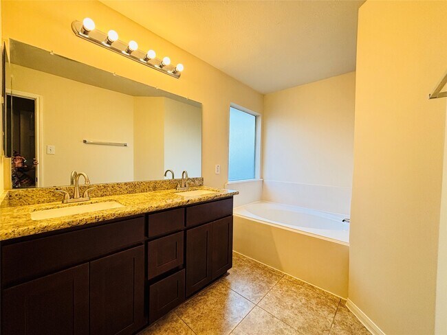 Building Photo - 16318 Bettong Ct