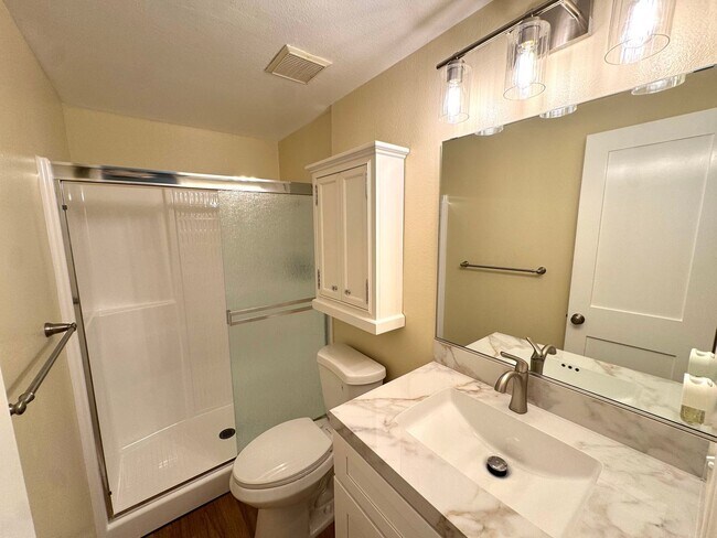 Building Photo - Beautifully Updated 3 Bedroom, 2 Bath with Private Yard
