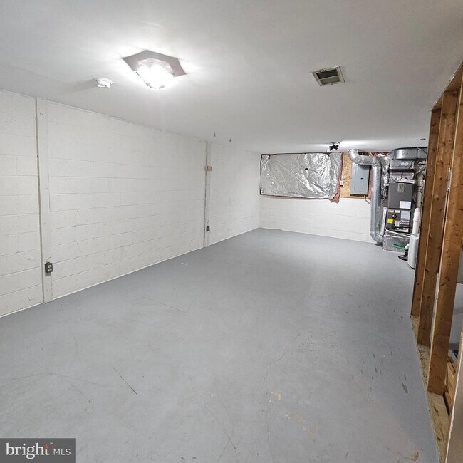 Building Photo - 1119 N Stuart St