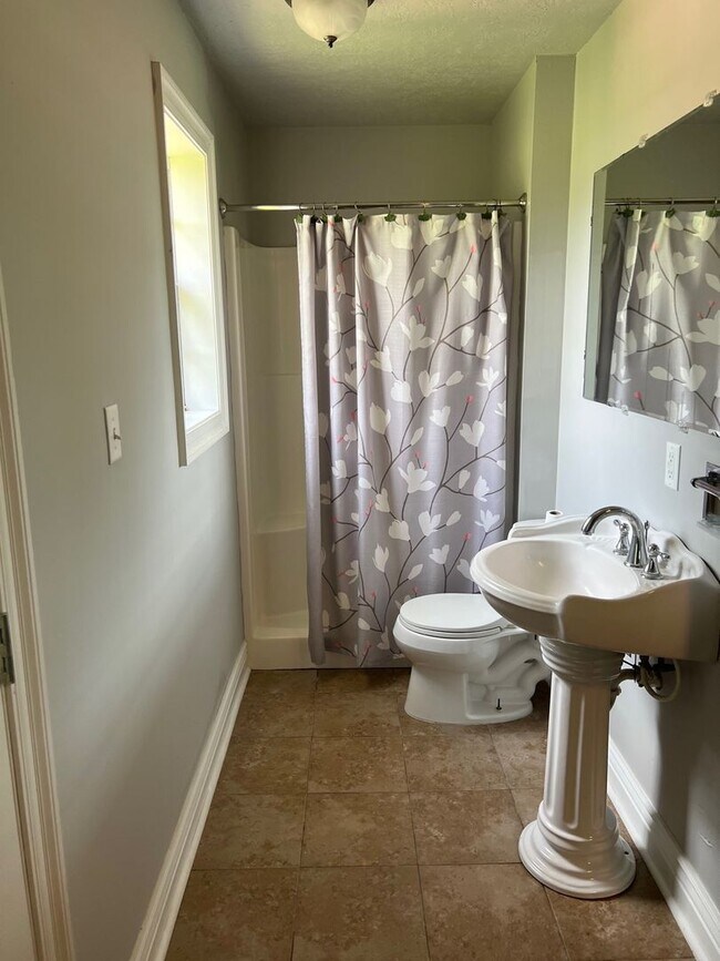 Building Photo - 412 US-171