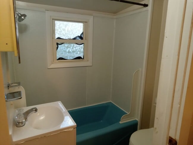 Building Photo - Cozy 2 Bedroom Twin FOR RENT in Bridgeton ...