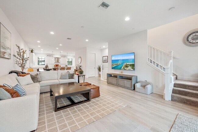 Building Photo - 12514 Gross Pointe Dr