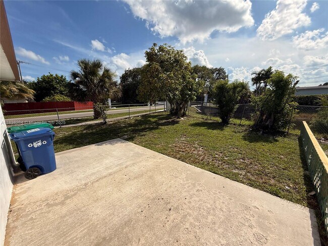 Building Photo - 1101 NW 55th Ave