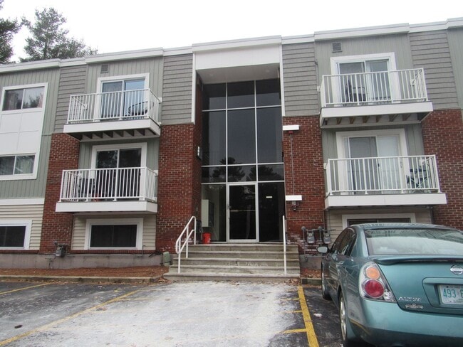 Building Photo - Londonderry Garden Condo- Available NOW!