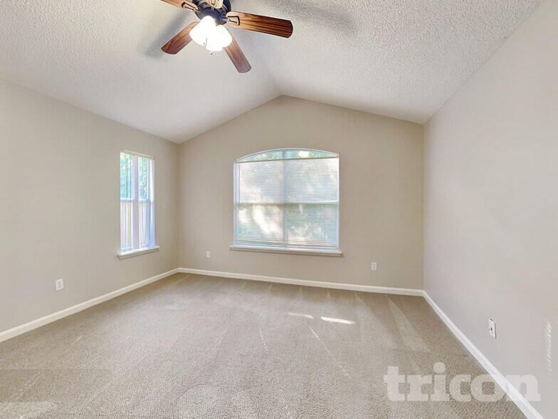 Building Photo - 2738 Ravine Hill Dr