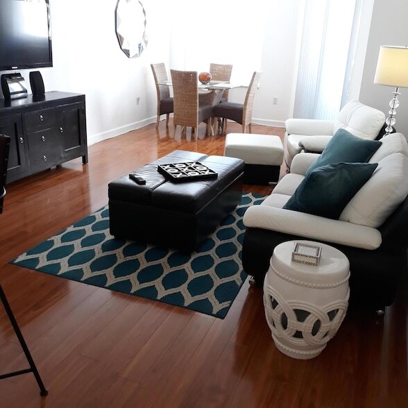 Building Photo - 520 SE 5 Ave