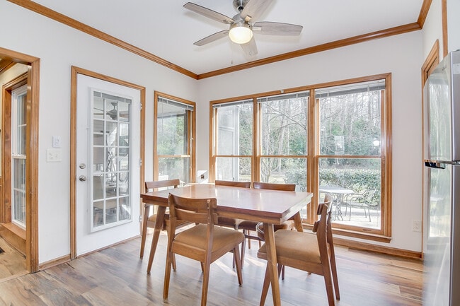 Building Photo - 4117 Knollcrest Cir N