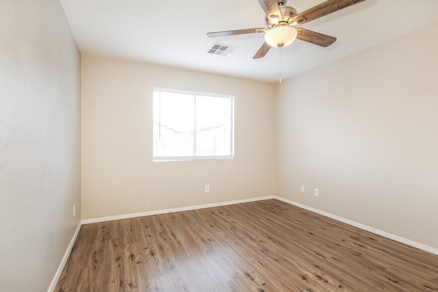 Building Photo - 14841 W Redfield Rd