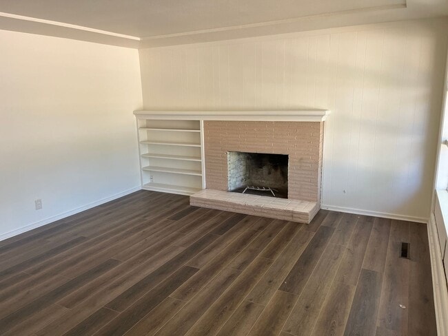 Building Photo - New flooring, New Paint. Garage & Carport