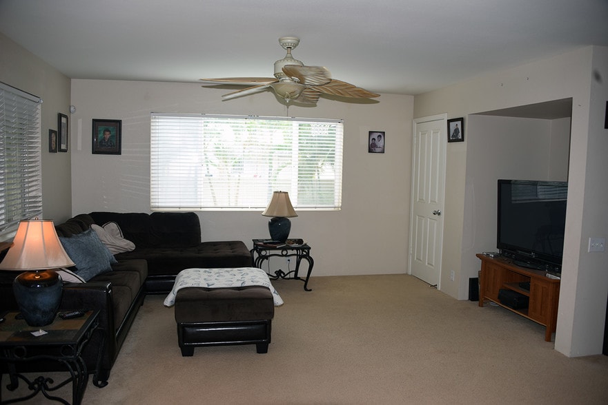 Spacious living room - 91-201 Ho'Oka'Ahea Pl