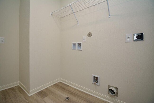 Building Photo - 545 Amberwood Pk Dr