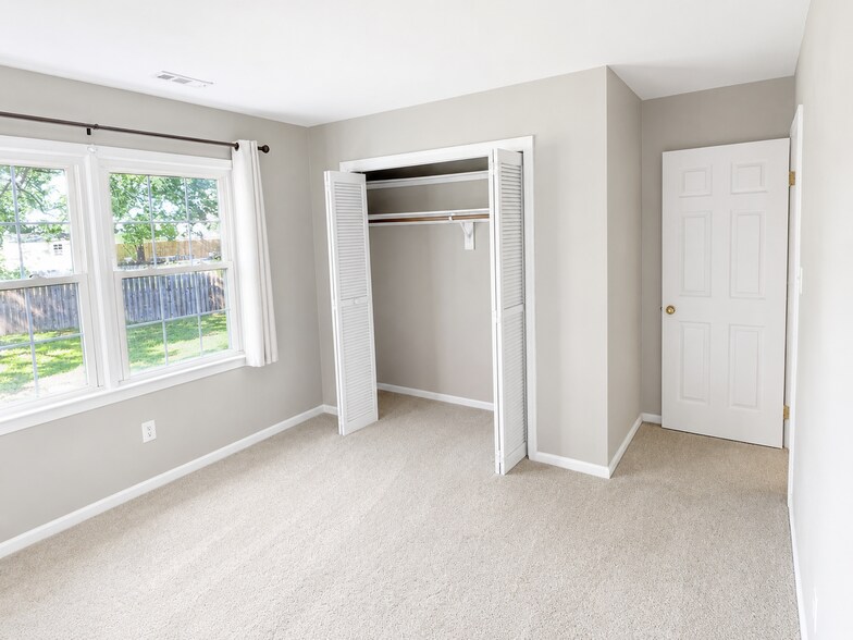 Building Photo - 1137 Chatmoss Dr