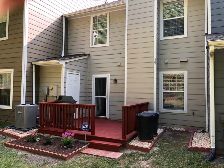 Building Photo - 4114 Bush Lake Dr
