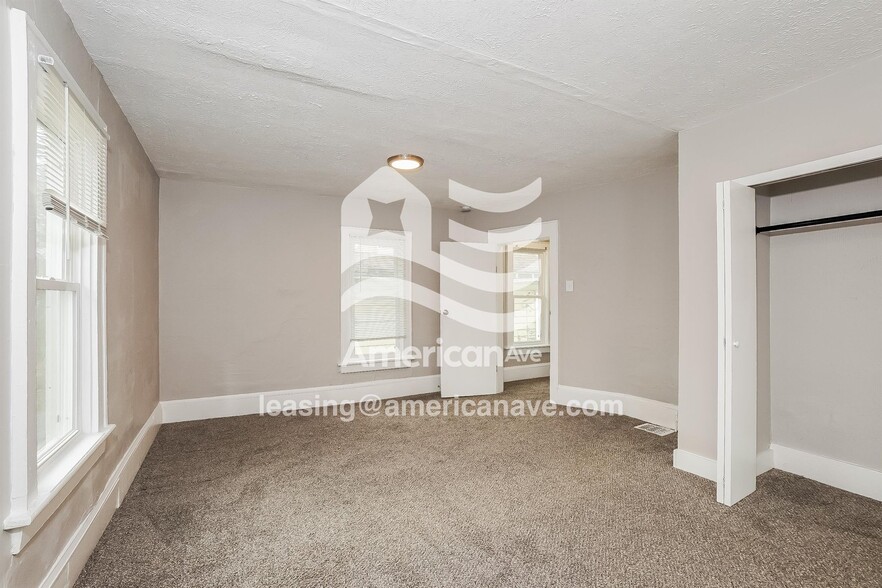 Building Photo - 902 Bye St