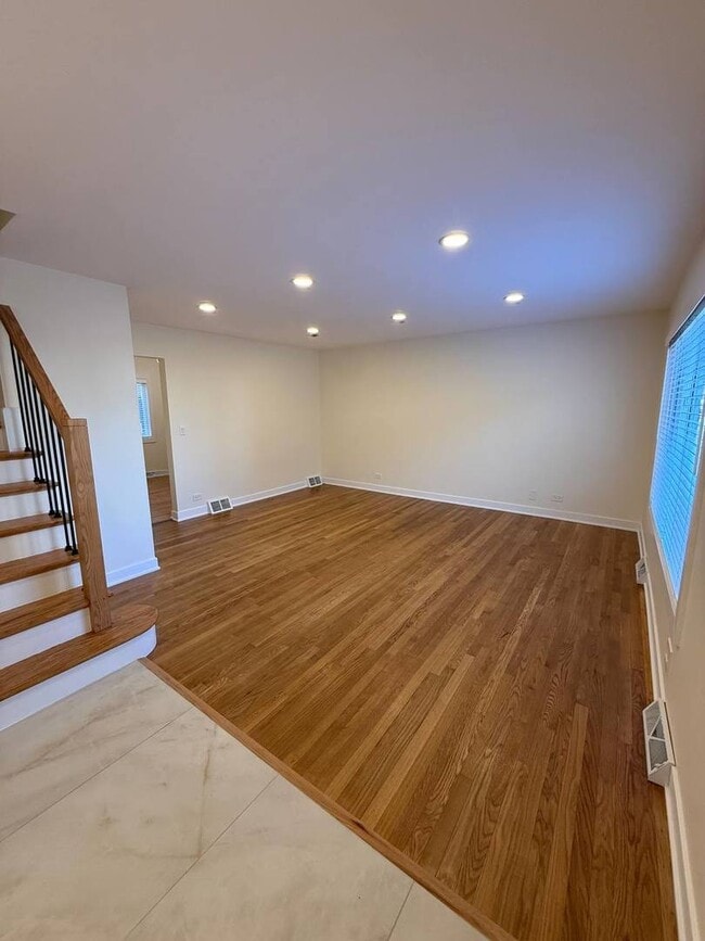 Building Photo - 415 E Lincoln St