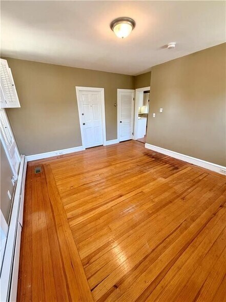 Building Photo - 1561 Cranston St