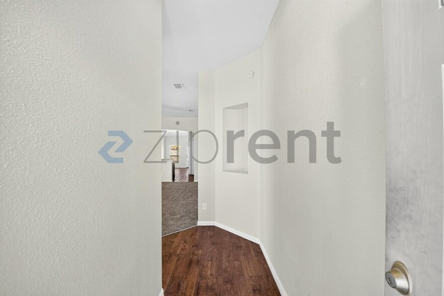 Building Photo - Unit