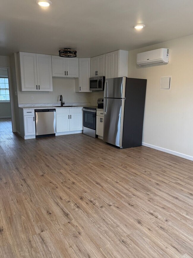 Building Photo - Newly Renovated 2BR in Downtown Myersville!